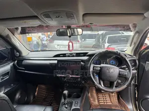 Toyota Hilux 2021 Silver