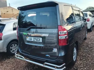 Toyota Noah 2011 Matt Black