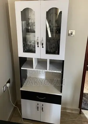 Cupboard/Glass Compartment