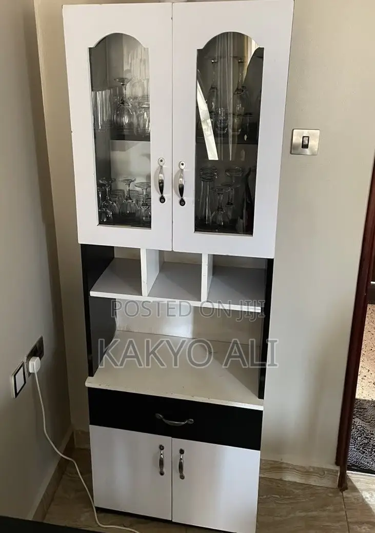 Cupboard/Glass Compartment