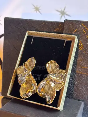 Chunky Floral Golden Earrings