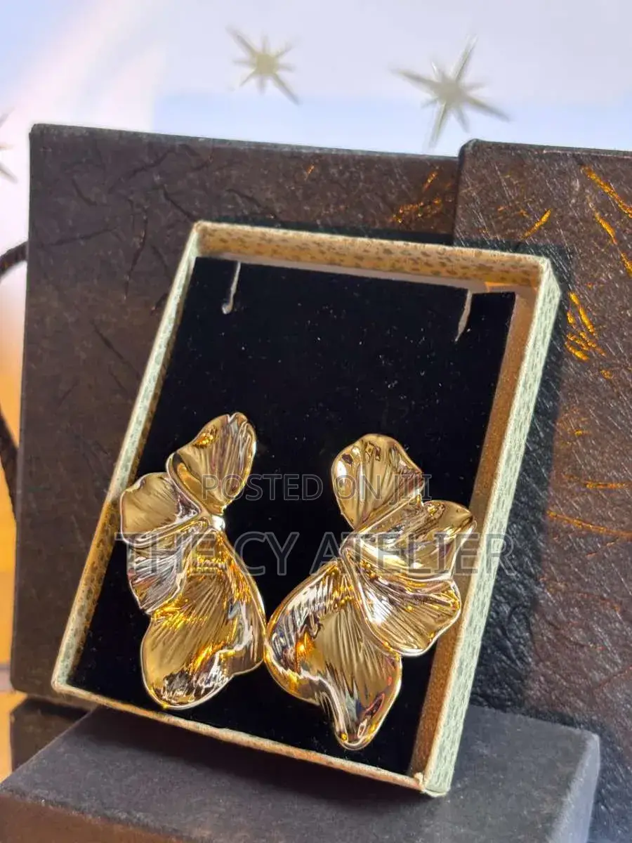 Chunky Floral Golden Earrings