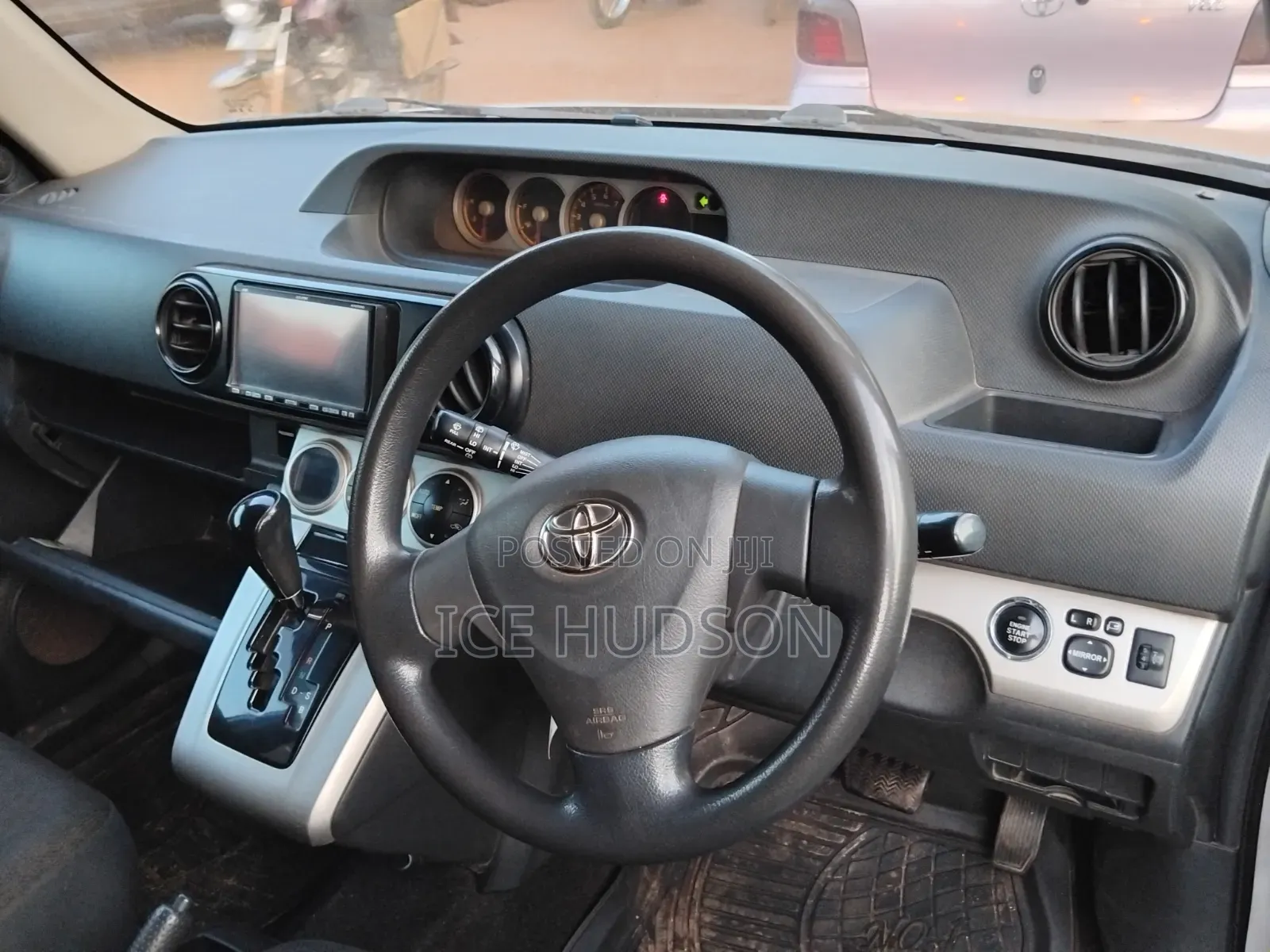 Toyota Corolla Rumion 2010 Silver