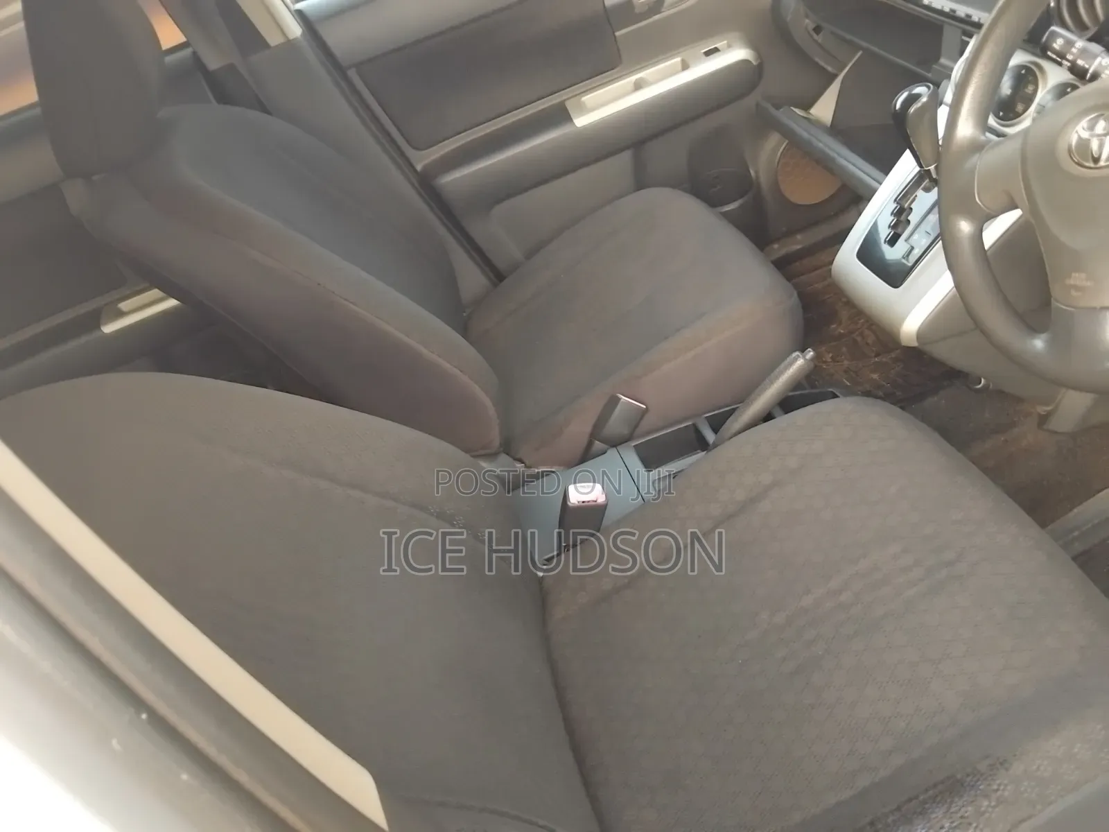 Toyota Corolla Rumion 2010 Silver