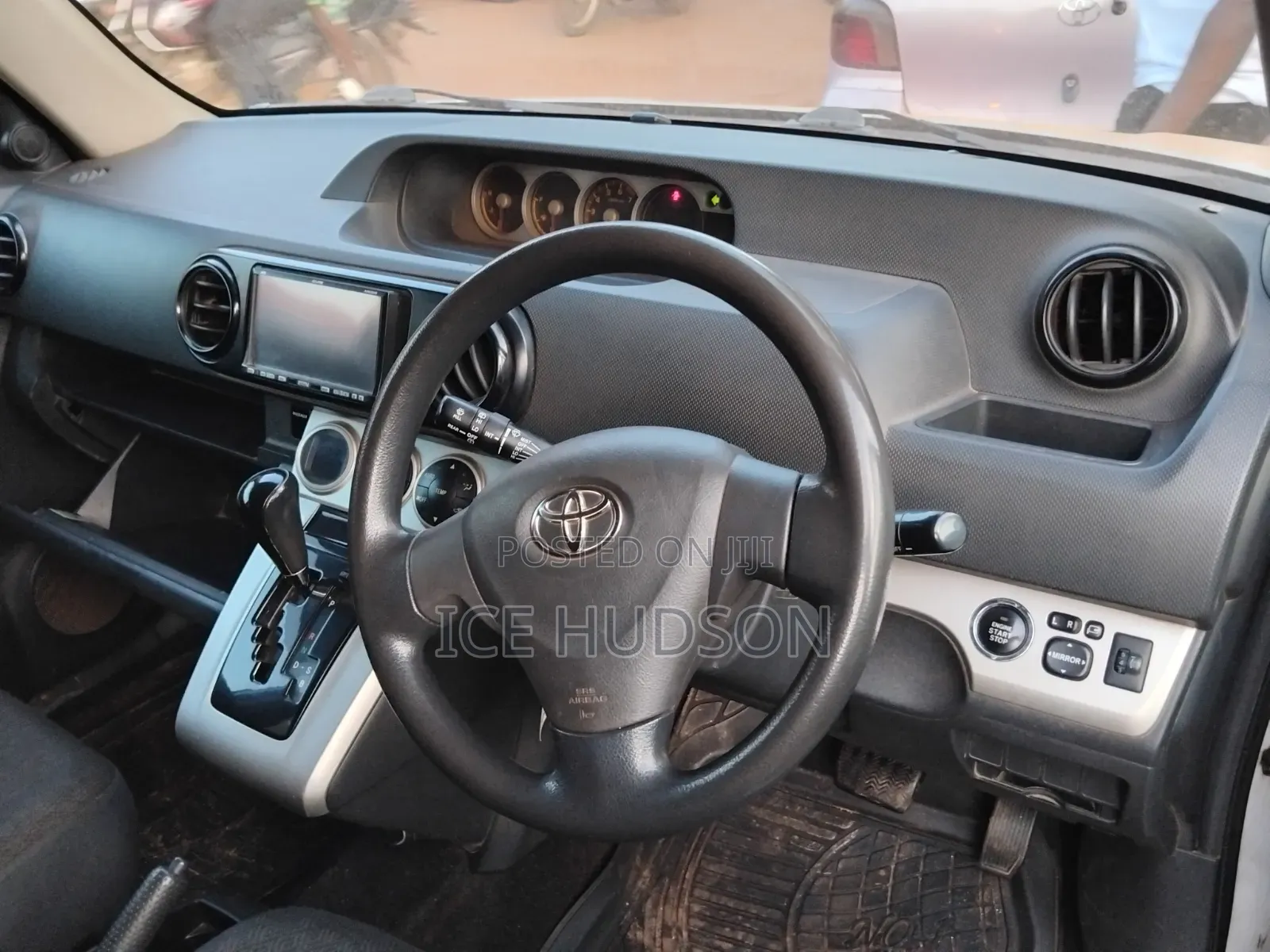 Toyota Corolla Rumion 2010 Silver