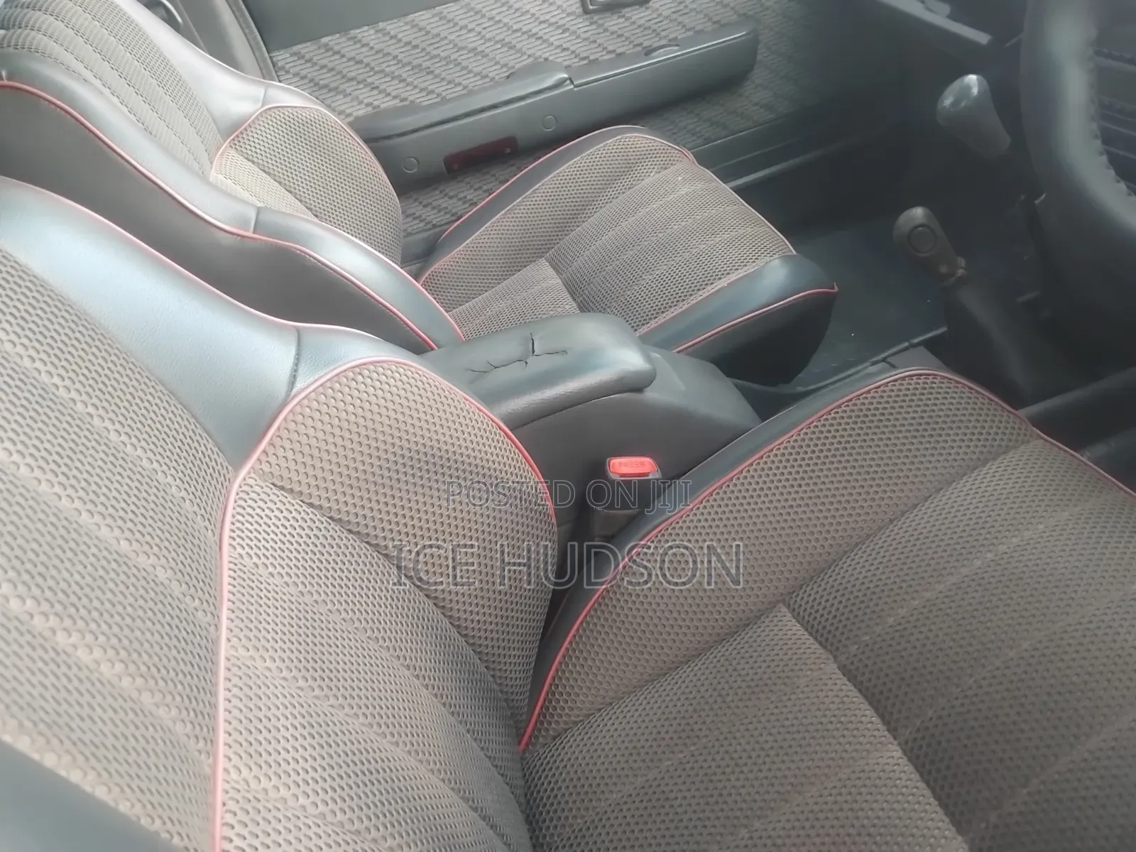 Toyota Hilux 2002 Black