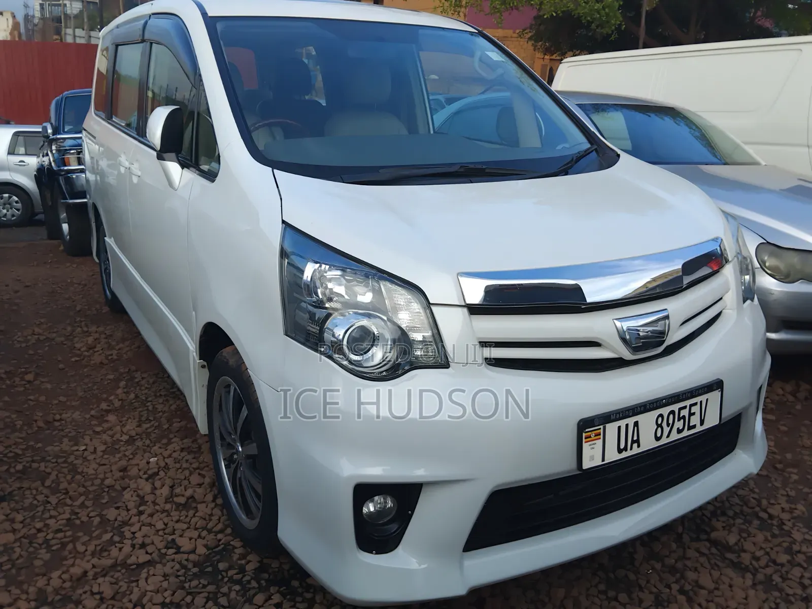 Toyota Noah 2012 White