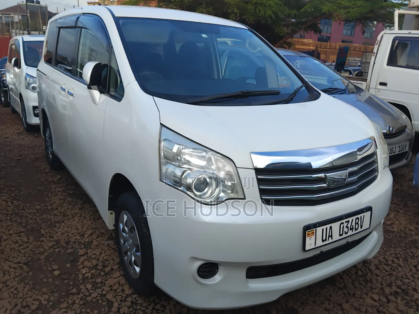 Toyota Noah 2012 White