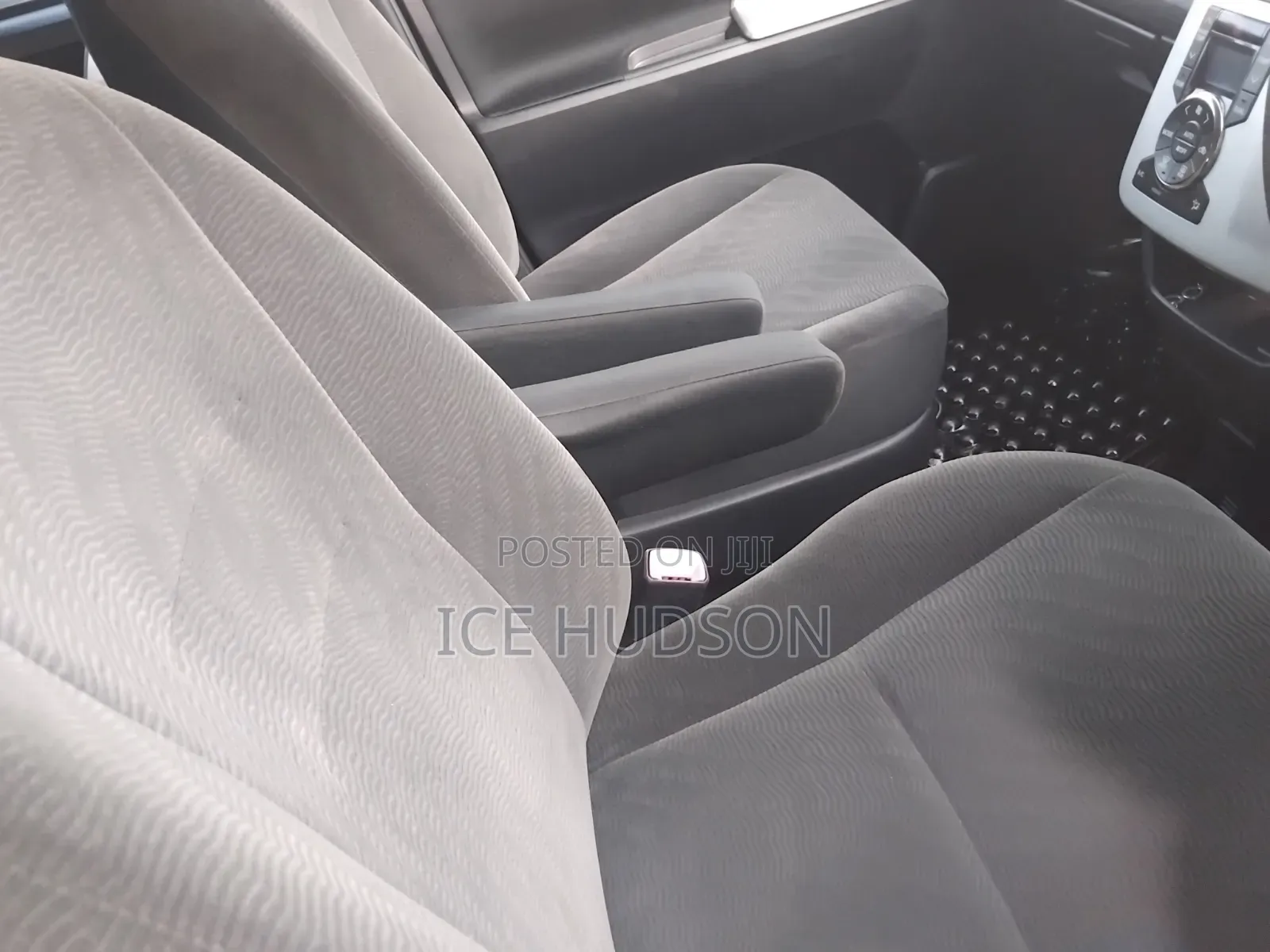 Toyota Noah 2012 White