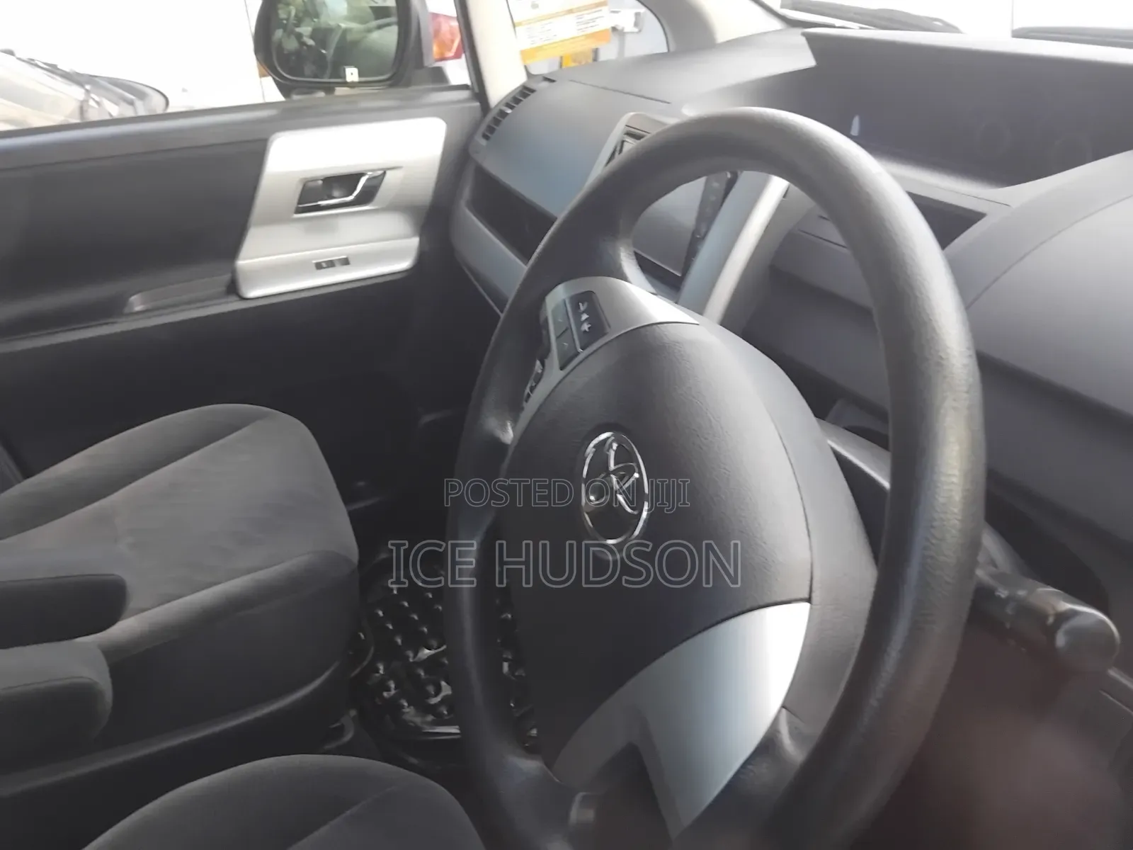 Toyota Noah 2012 White