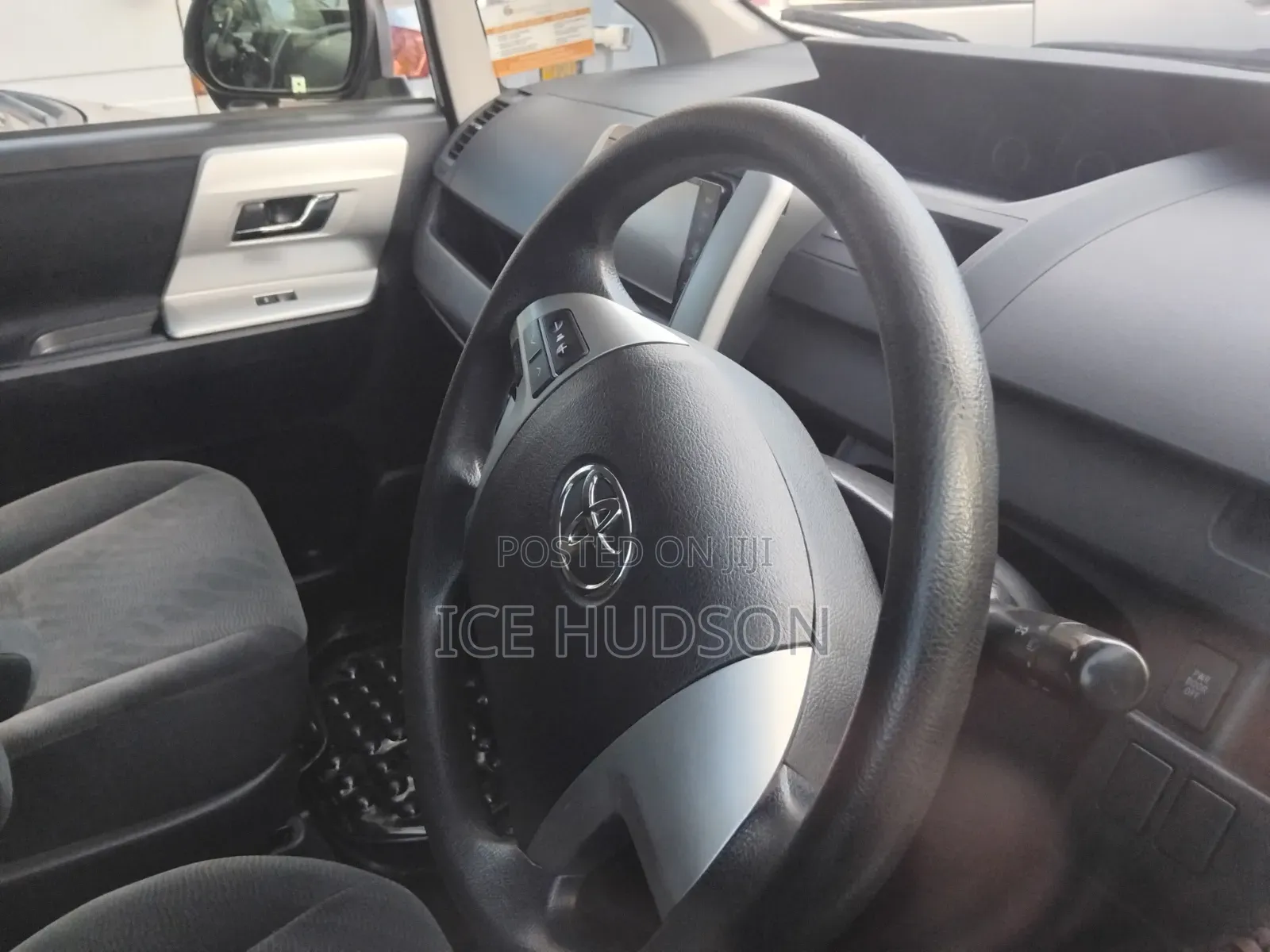 Toyota Noah 2012 White