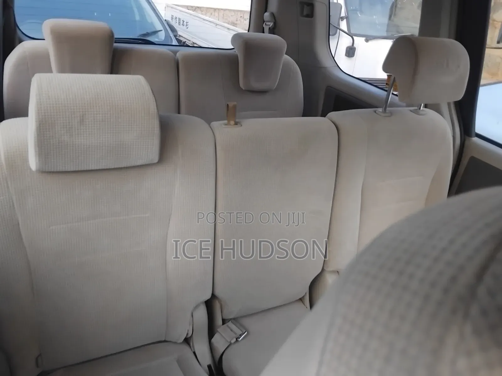 Toyota Noah 2012