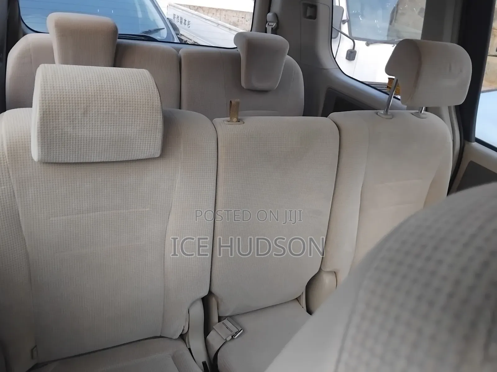 Toyota Noah 2012