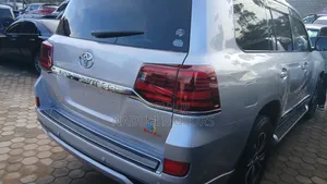 Toyota Land Cruiser 2017 Silver