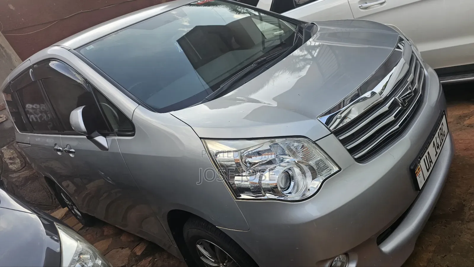 Toyota Noah 2013 Silver