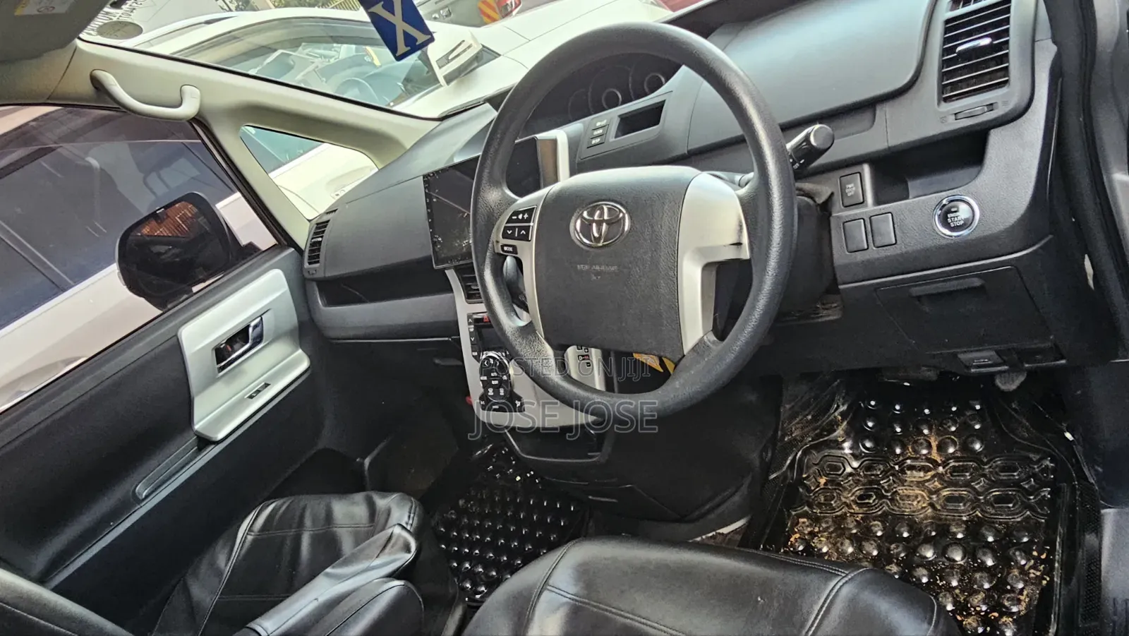 Toyota Noah 2013 Silver