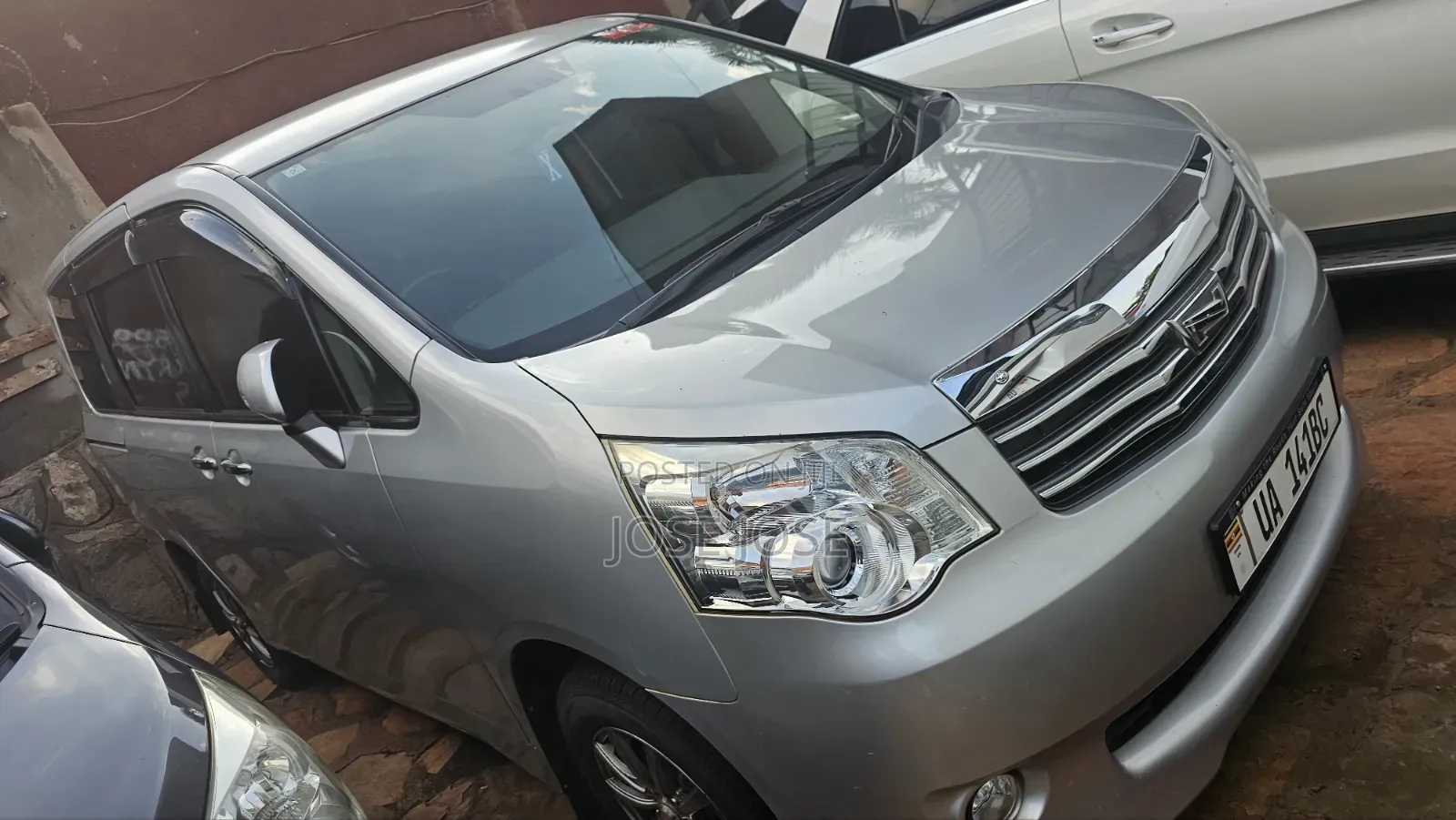Toyota Noah 2013 Silver