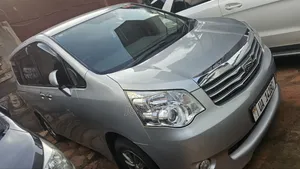 Toyota Noah 2013 Silver