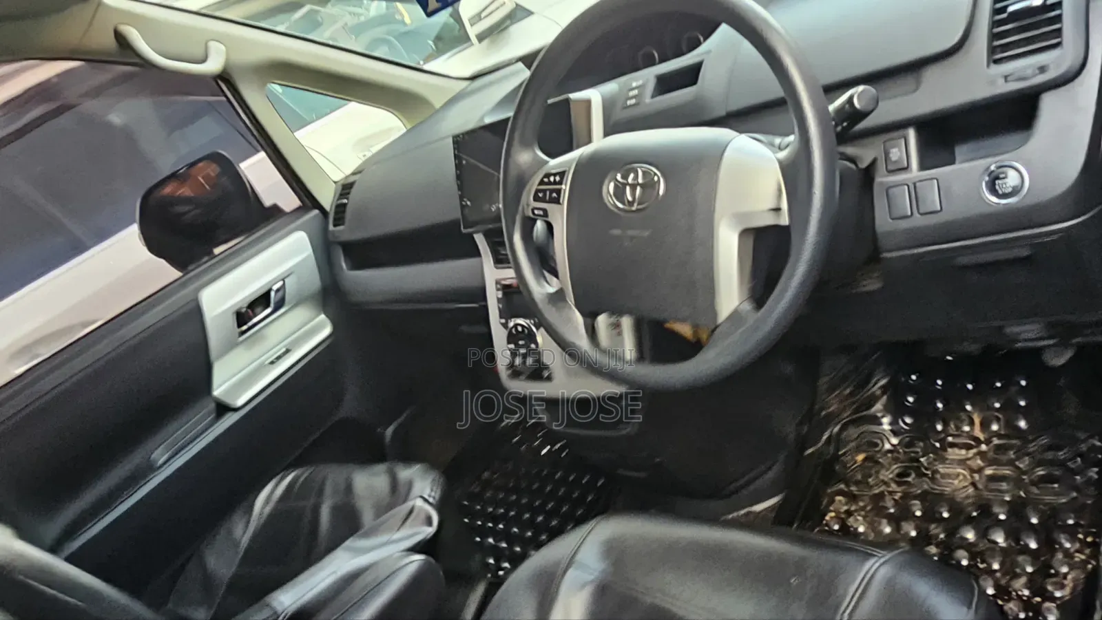 Toyota Noah 2013 Silver