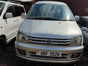 Toyota LiteAce Noah 2000 Silver