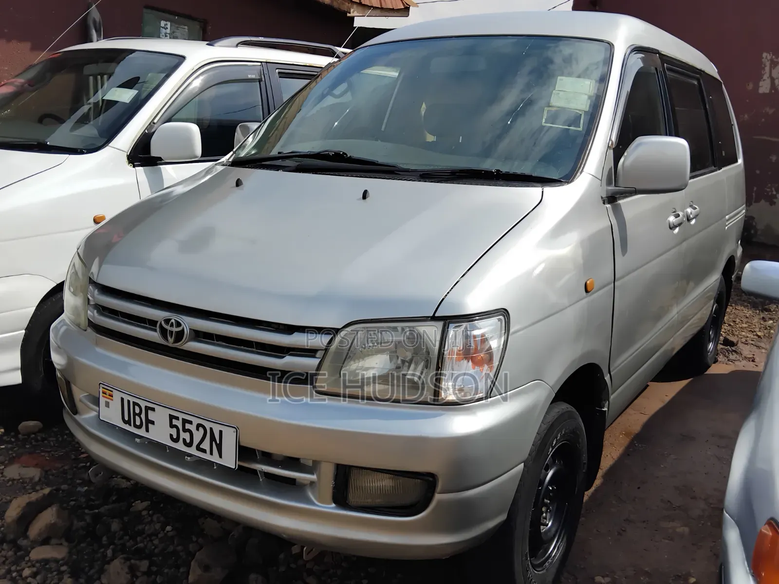 Toyota LiteAce Noah 2000 Silver