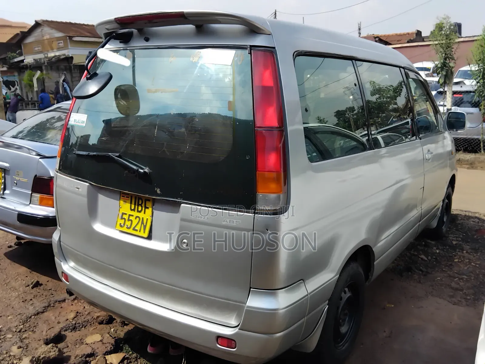 Toyota LiteAce Noah 2000 Silver