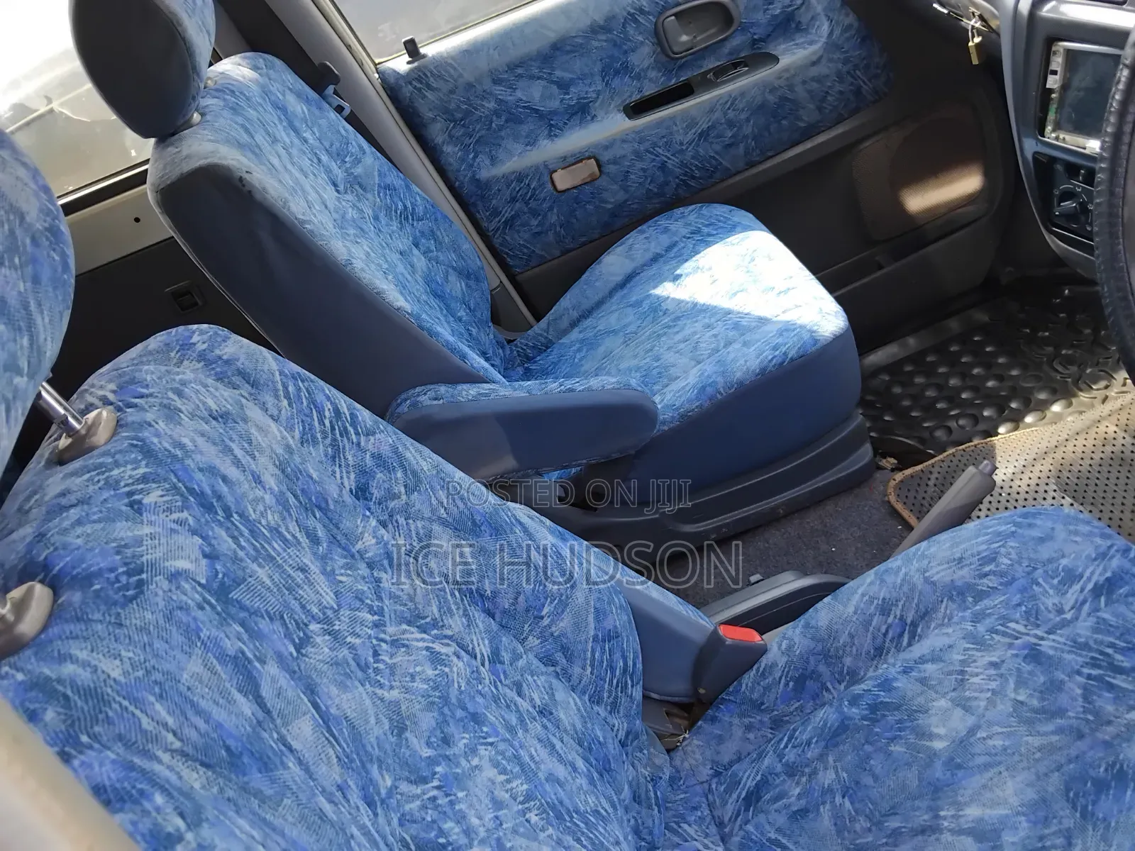Toyota LiteAce Noah 2000 Silver