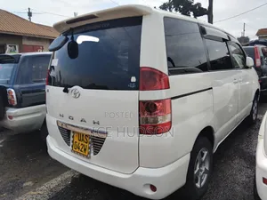 Toyota Noah 2004 White