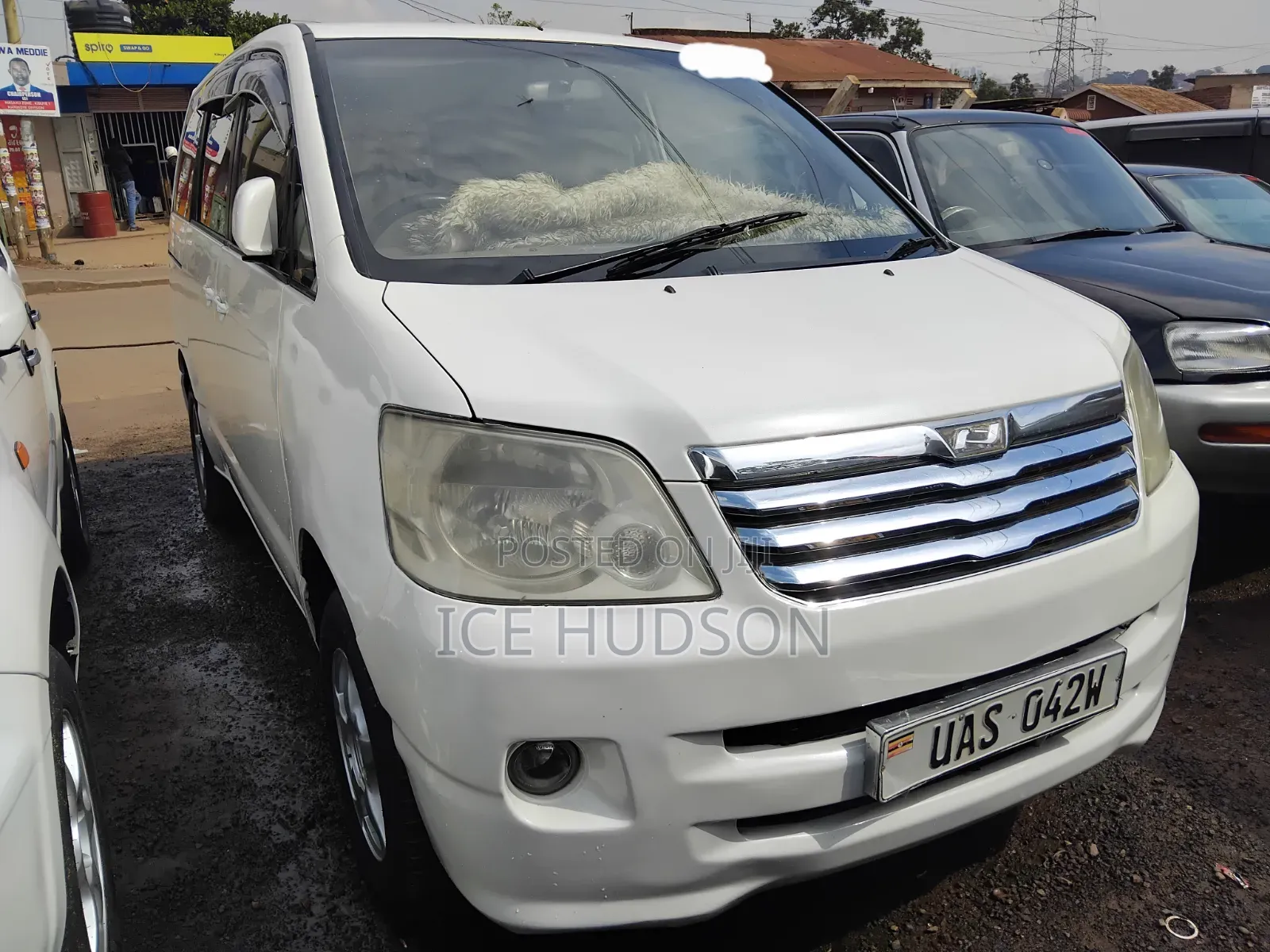 Toyota Noah 2004 White