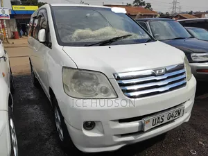 Toyota Noah 2004 White