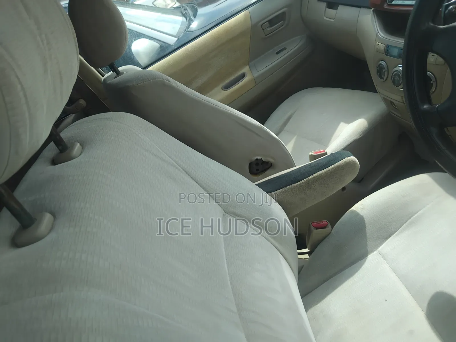 Toyota Noah 2004 White