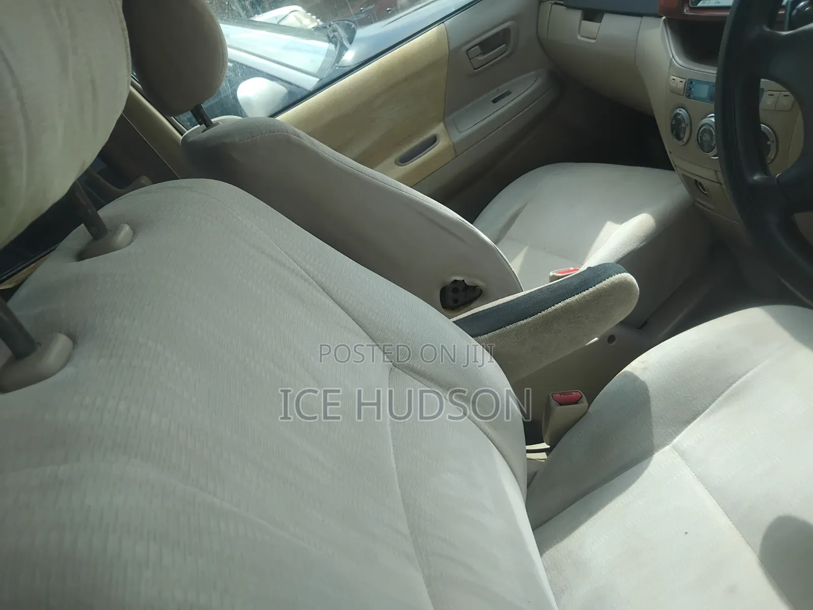 Toyota Noah 2004 White
