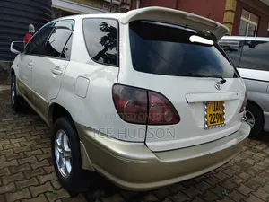 Toyota Harrier 1998 White