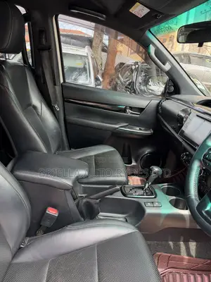 Toyota Hilux 2018 White