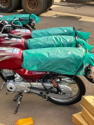 New Bajaj Boxer 2021 Pink