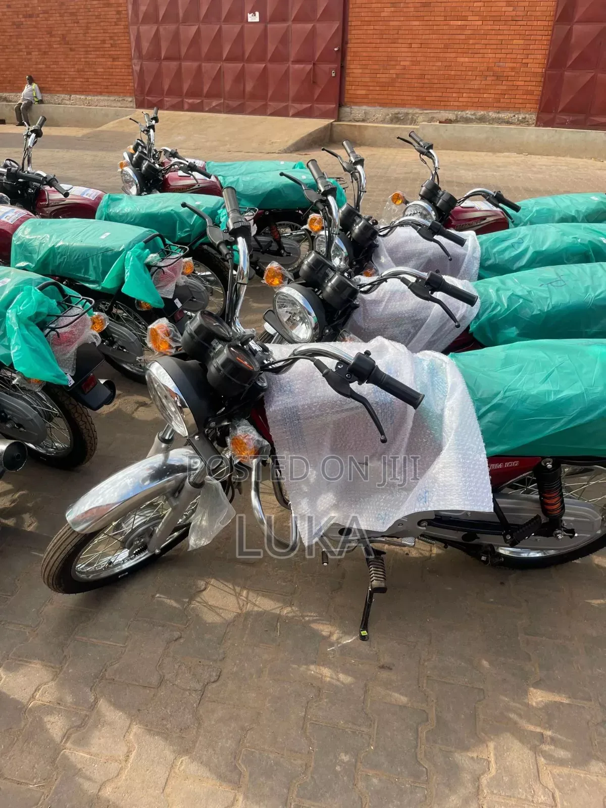 New Bajaj Boxer 2021 Pink