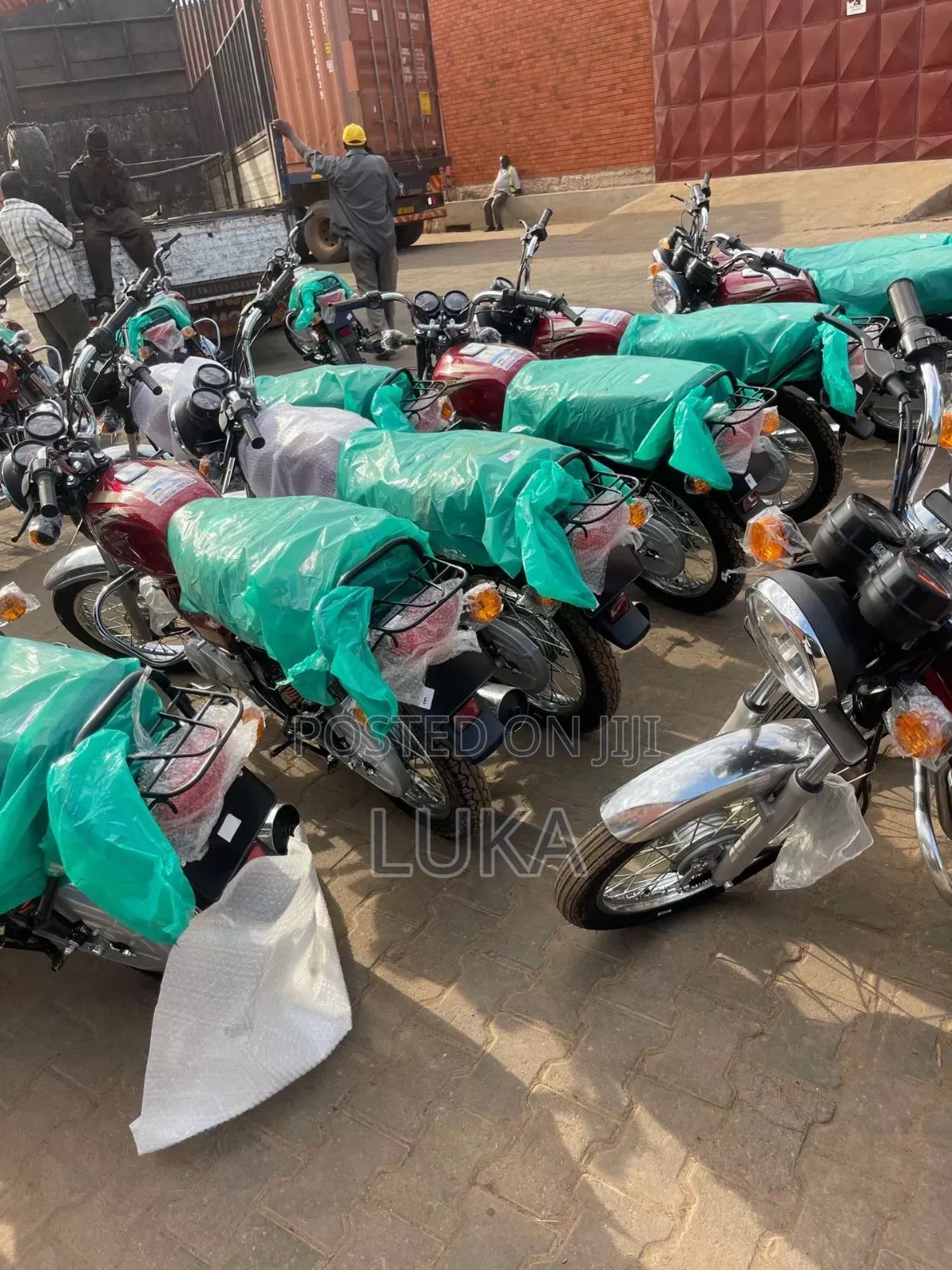 New Bajaj Boxer 2021 Pink