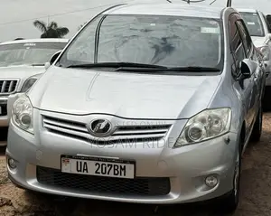 Toyota Auris 2012 Silver