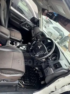 Mitsubishi Pajero 2010 White