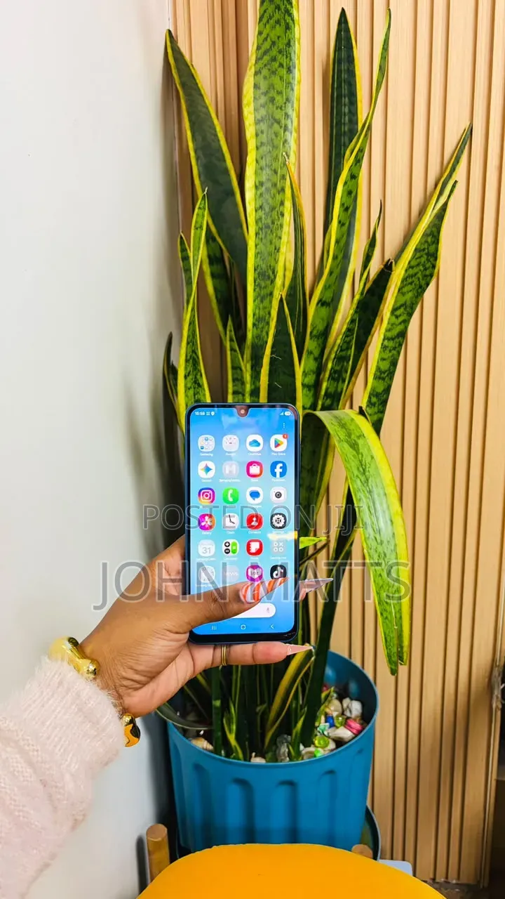 New Samsung Galaxy A17 5G 256 GB Blue