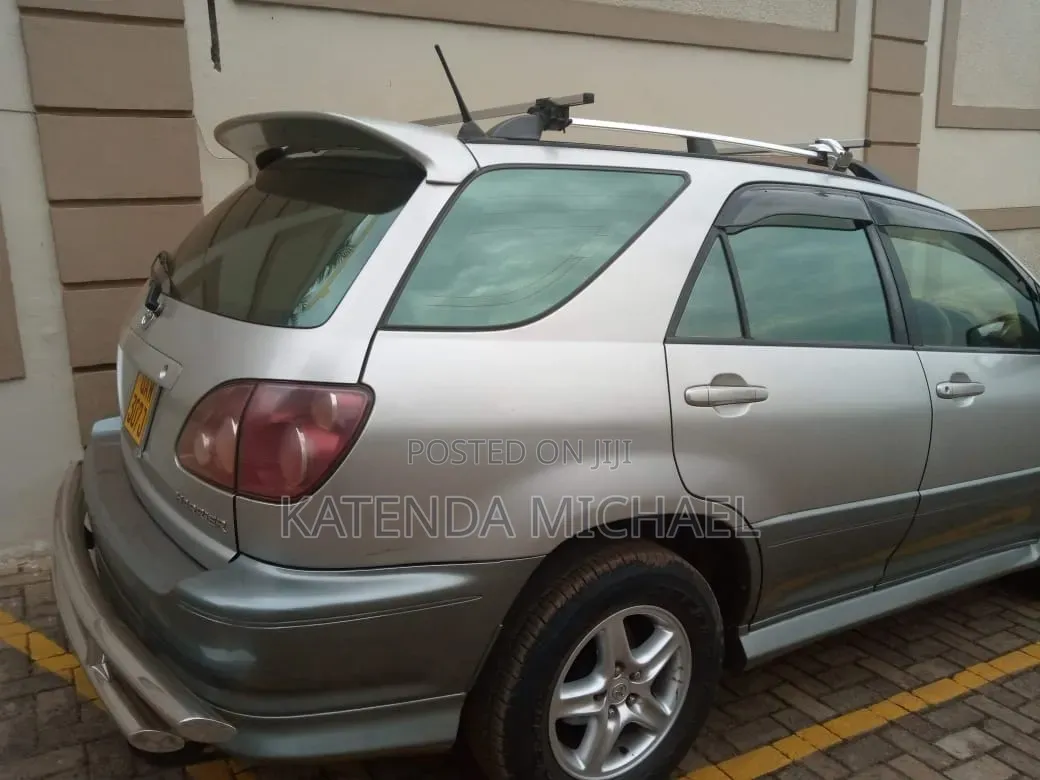 Toyota Harrier 3.0 V6 4WD 1999 Beige