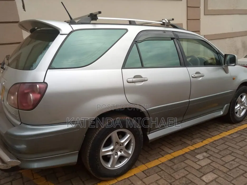 Toyota Harrier 3.0 V6 4WD 1999 Beige