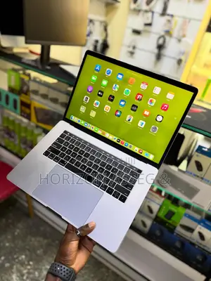 New Laptop Apple MacBook Pro 2018 16GB Intel Core i5 SSD 512GB