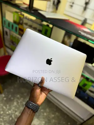 New Laptop Apple MacBook Pro 2018 16GB Intel Core i5 SSD 512GB