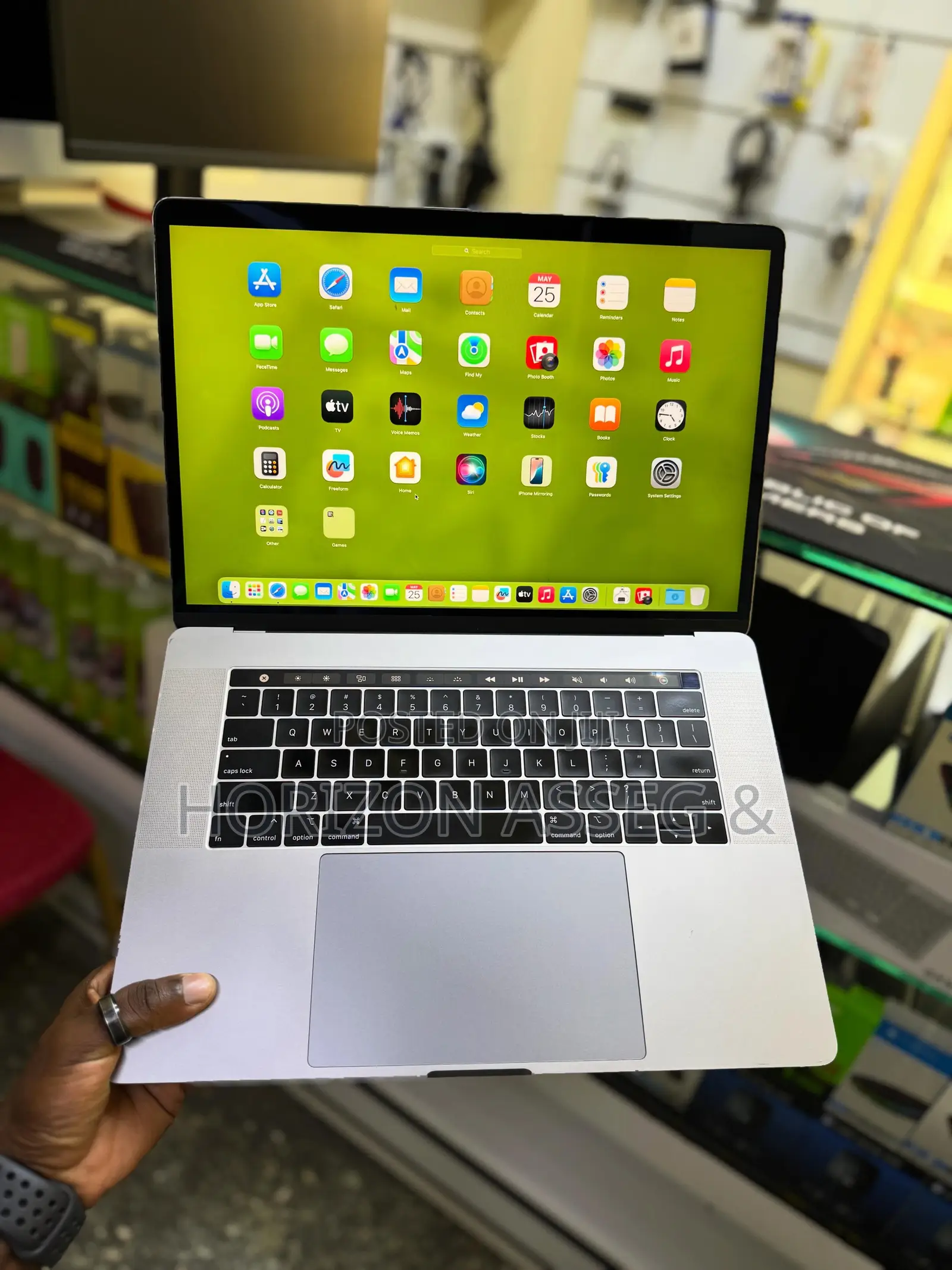 New Laptop Apple MacBook Pro 2018 16GB Intel Core i5 SSD 512GB