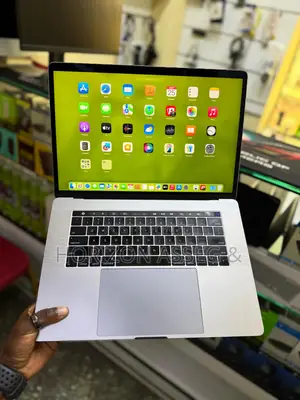 New Laptop Apple MacBook Pro 2018 16GB Intel Core i5 SSD 512GB