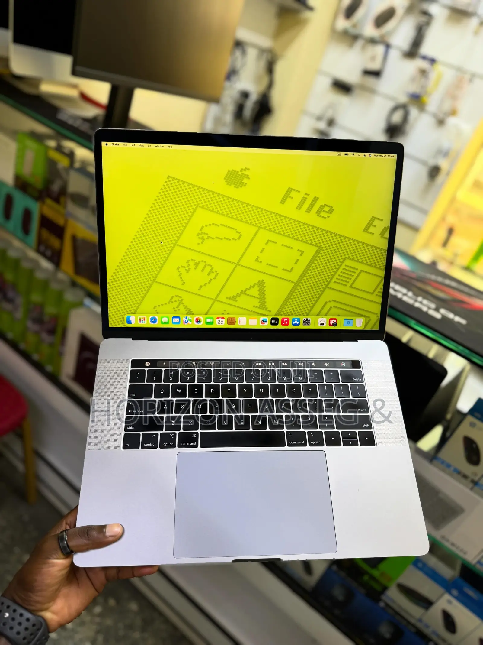 New Laptop Apple MacBook Pro 2018 16GB Intel Core i5 SSD 512GB