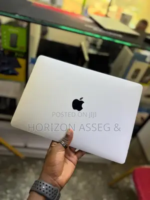 New Laptop Apple MacBook Pro 2018 16GB Intel Core i9 SSD 512GB