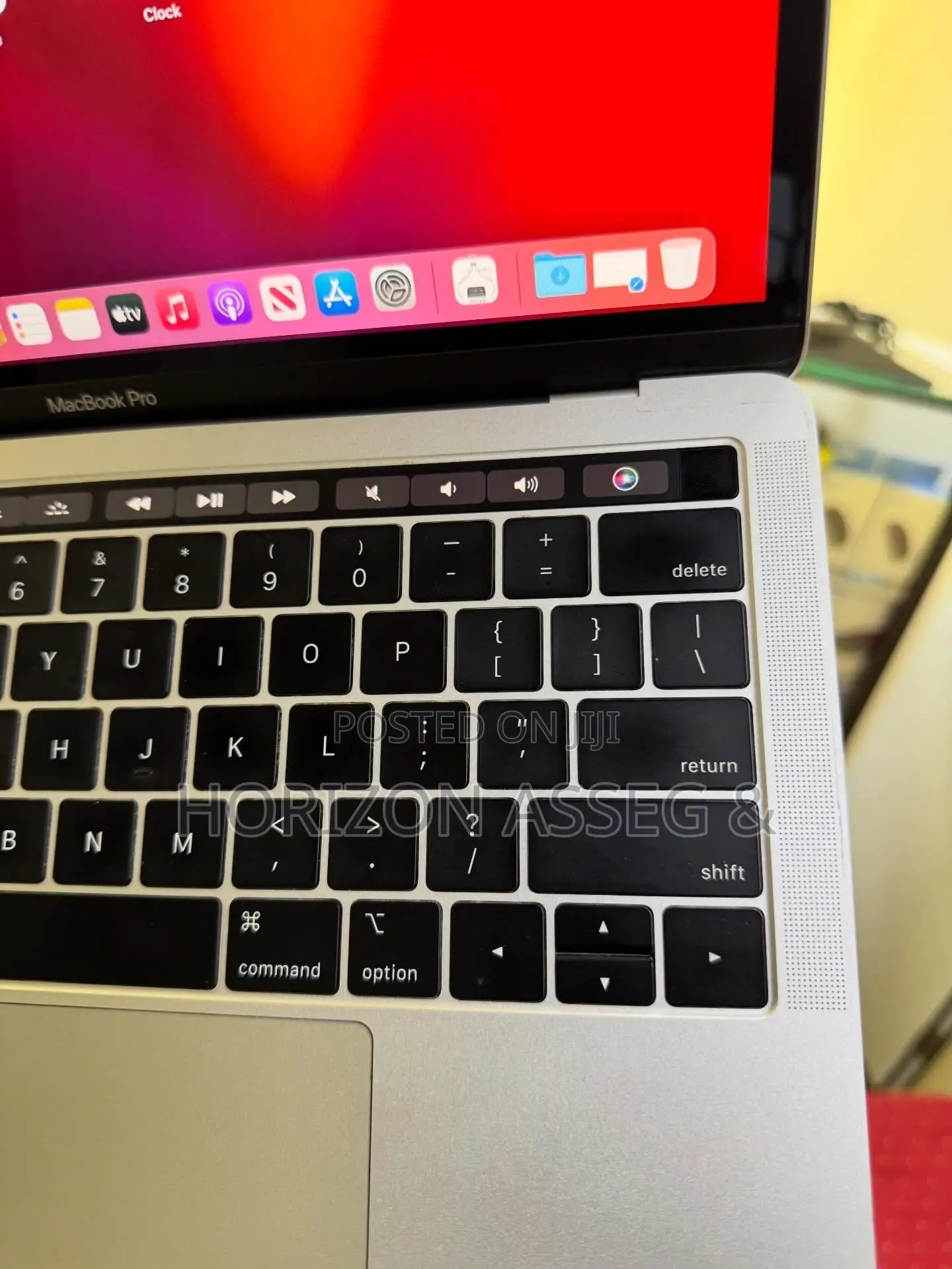 New Laptop Apple MacBook Pro 2018 16GB Intel Core i9 SSD 512GB