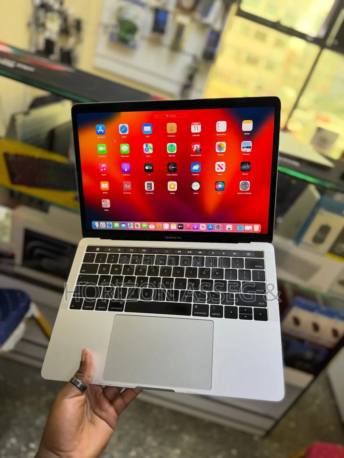 New Laptop Apple MacBook Pro 2018 16GB Intel Core i9 SSD 512GB